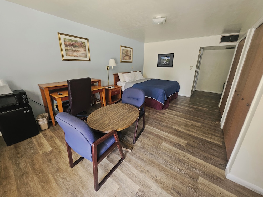 Standard Room, 1 King Bed photo 1