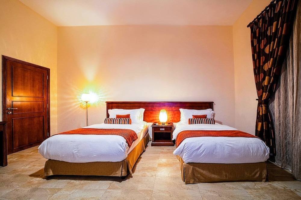 Royal Suite, Multiple Beds, Garden View, Garden Area photo 3