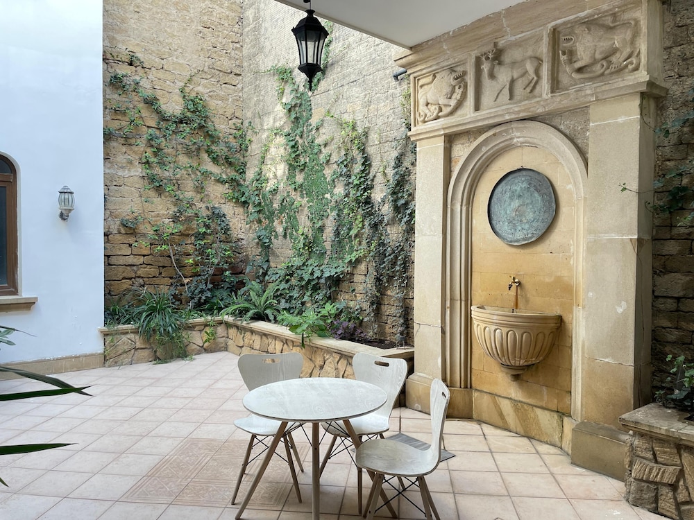 Classic Triple Room - Photo 17