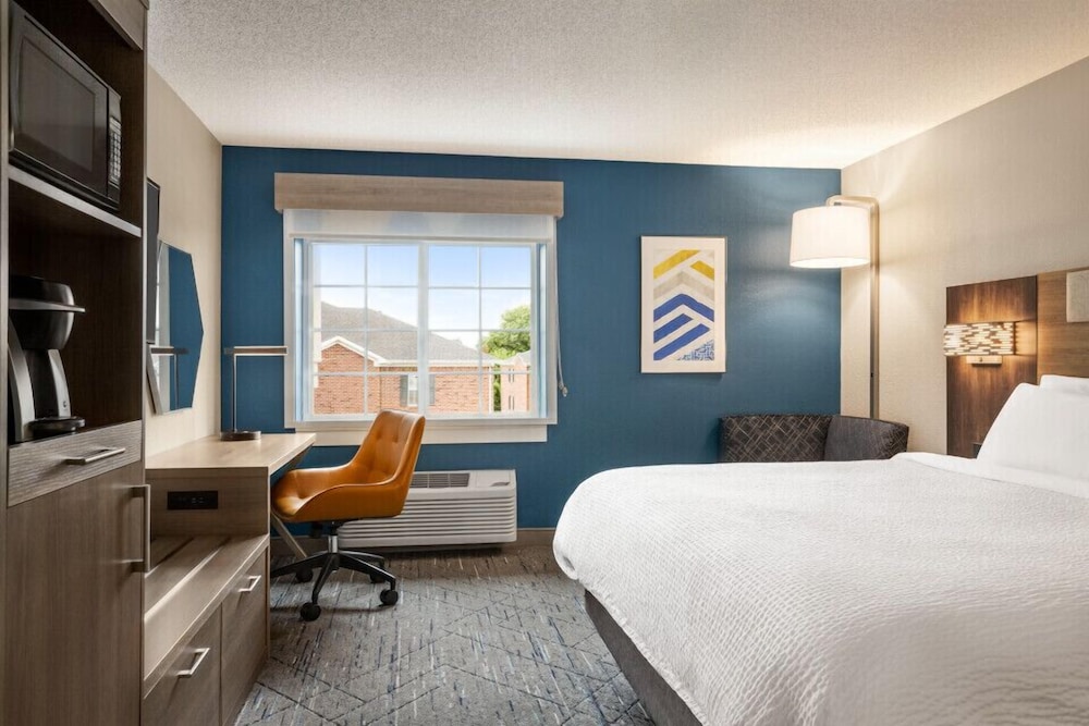 Standard Room, 1 King Bed, Accessible (Communications, Extra Floor Space) - Photo 1