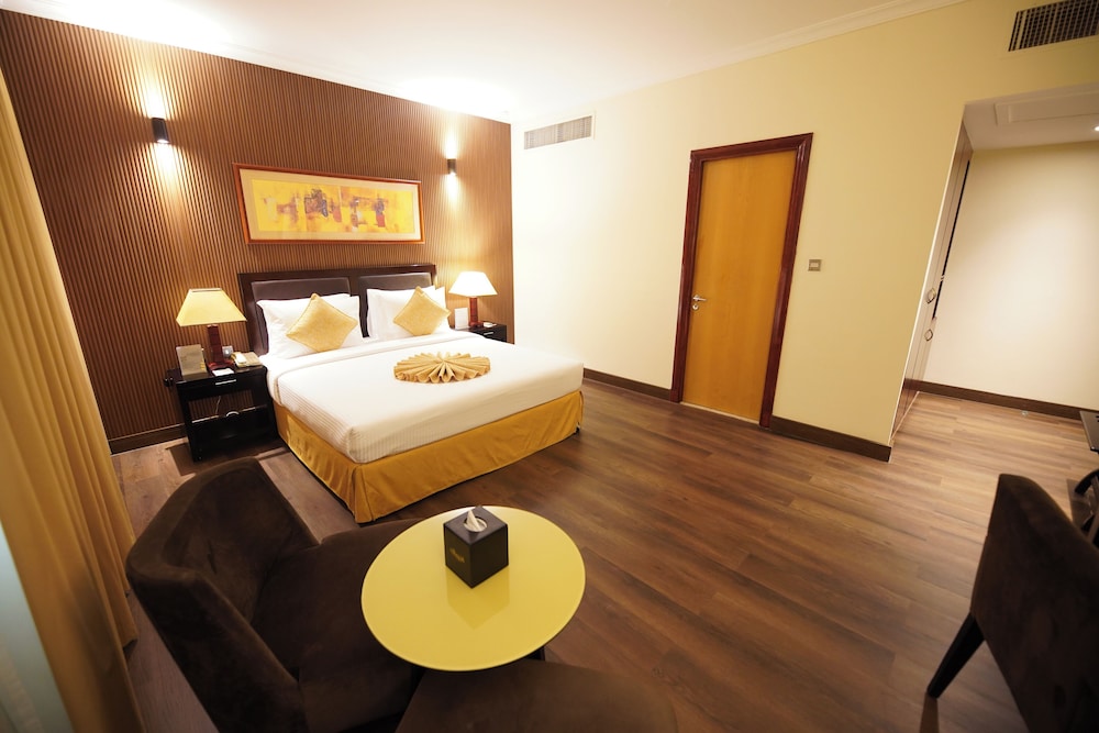 Superior Room, 1 King Bed, Smoking photo 2