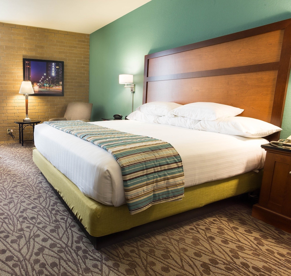 Suite, 1 King Bed with Sofa bed, Refrigerator & Microwave (Upper Floor, 2 Rooms, Sofabed) photo 3