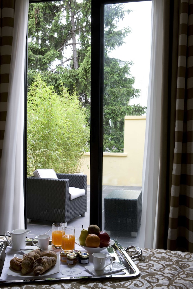 Deluxe Room, 1 Queen Bed, Balcony