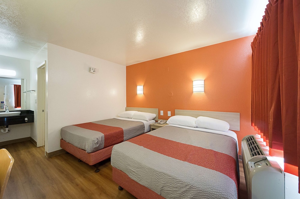 Standard Room, 2 Double Beds, Non Smoking photo 1