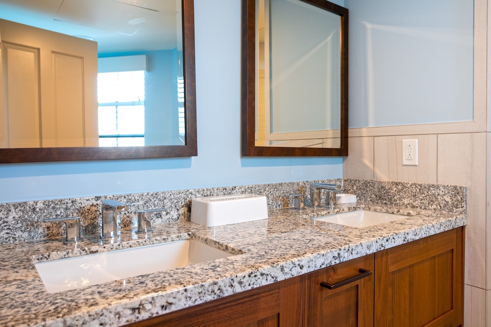 1 Bedroom Garden View King Suite