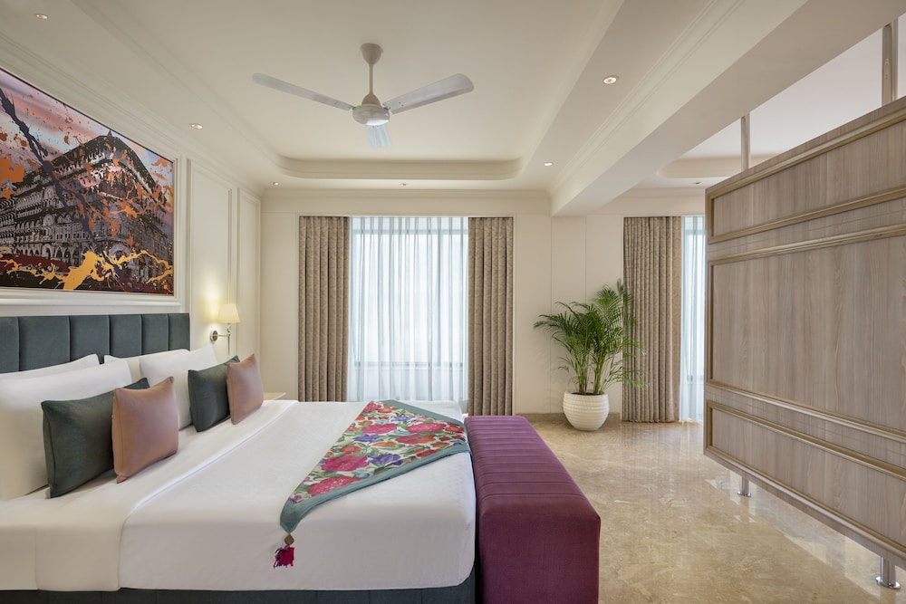Executive Suite - Photo 1