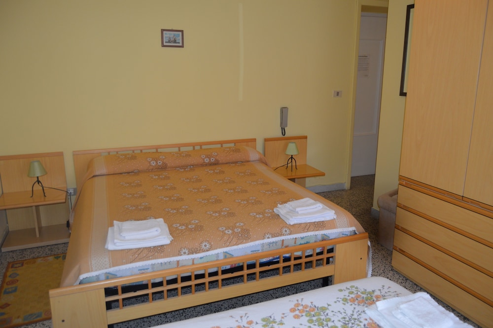 Double or Twin Room photo 2
