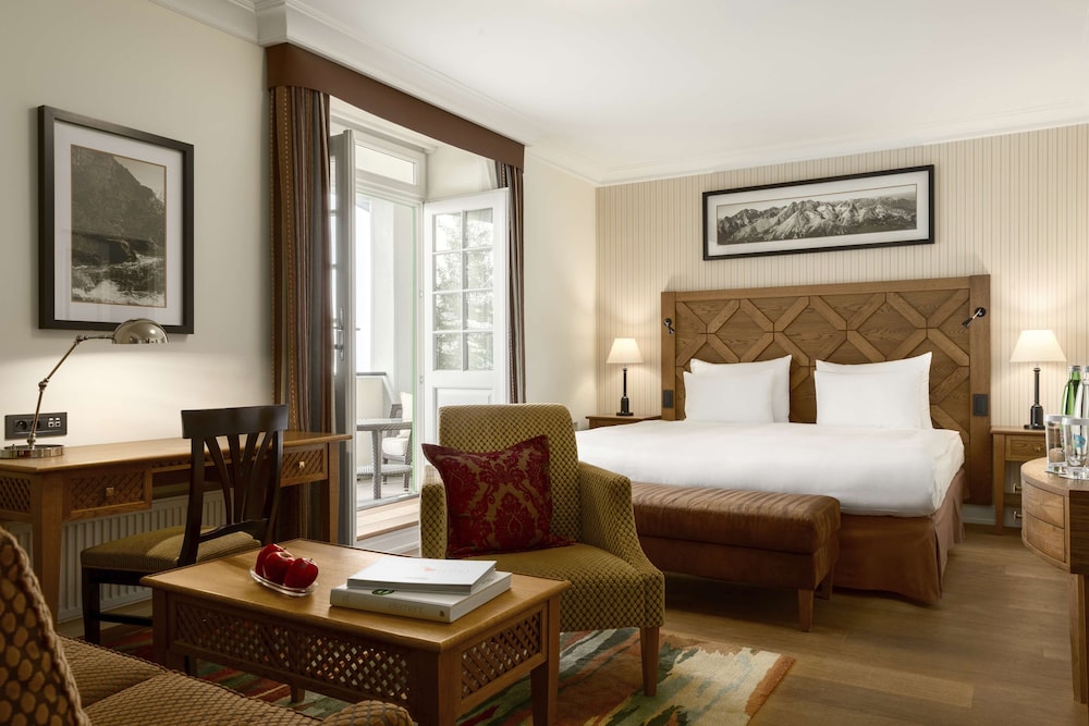 Deluxe Room, 1 Bedroom, Bathtub, Mountain View - Photo 3