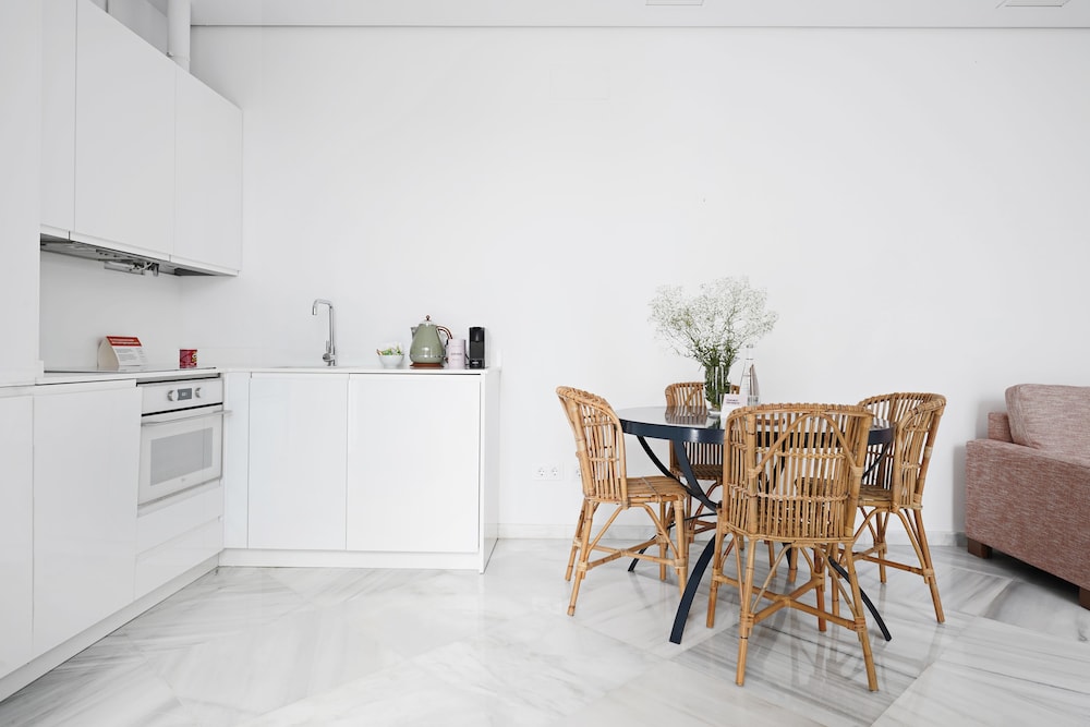 3 Bedroom Apartment - Photo 14