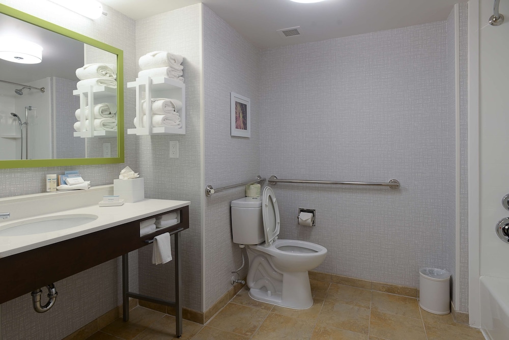 Room, Accessible, Non Smoking - Photo 4