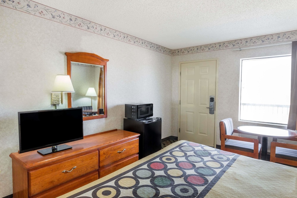 Standard Room, 1 King Bed - Photo 3