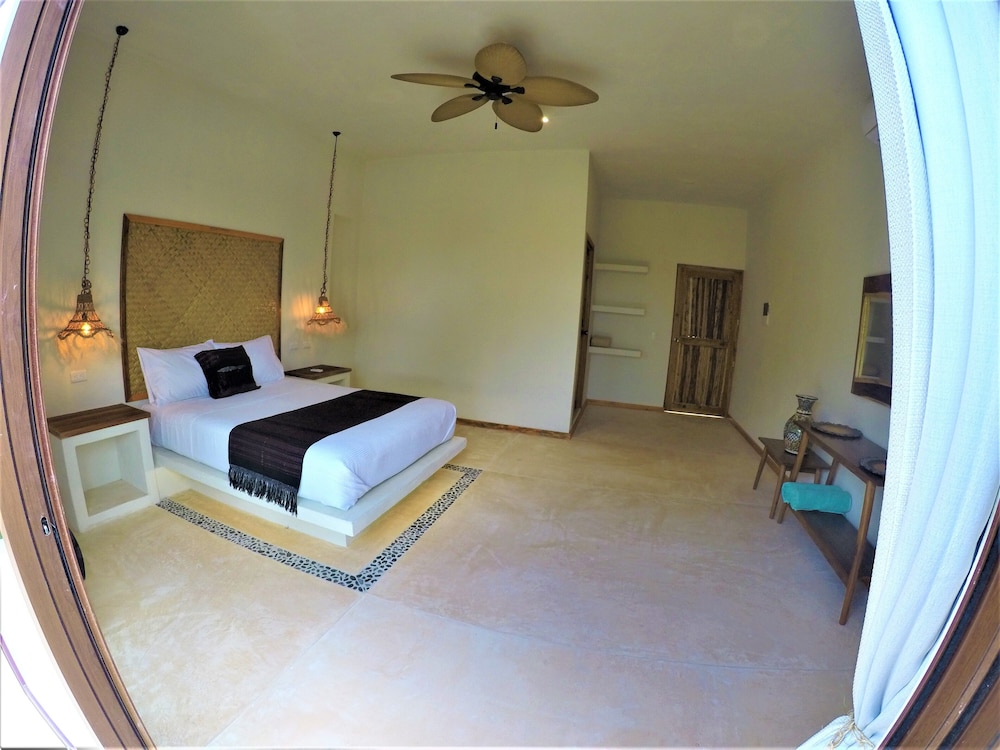 Deluxe Room - Photo 8