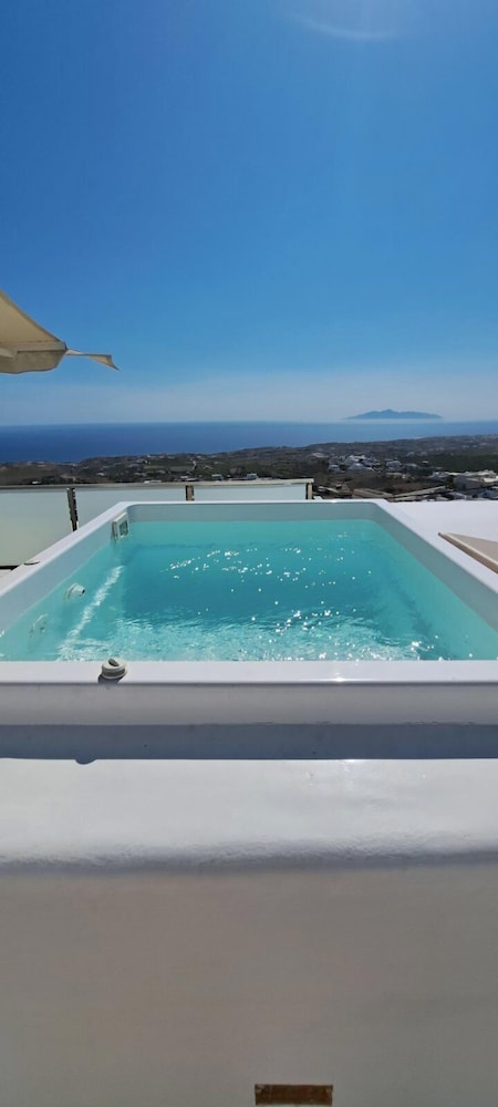 Signature Suite with Outdoor Hot Tub and Sea View - Photo 2