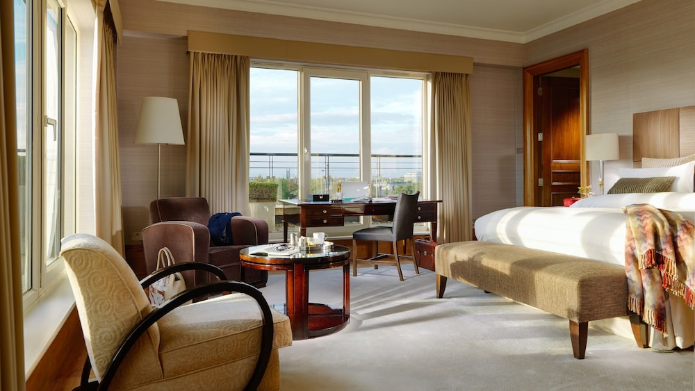 Penthouse Suite - Photo 4