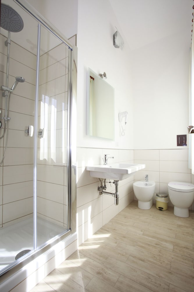 Double or Twin Room - Photo 8