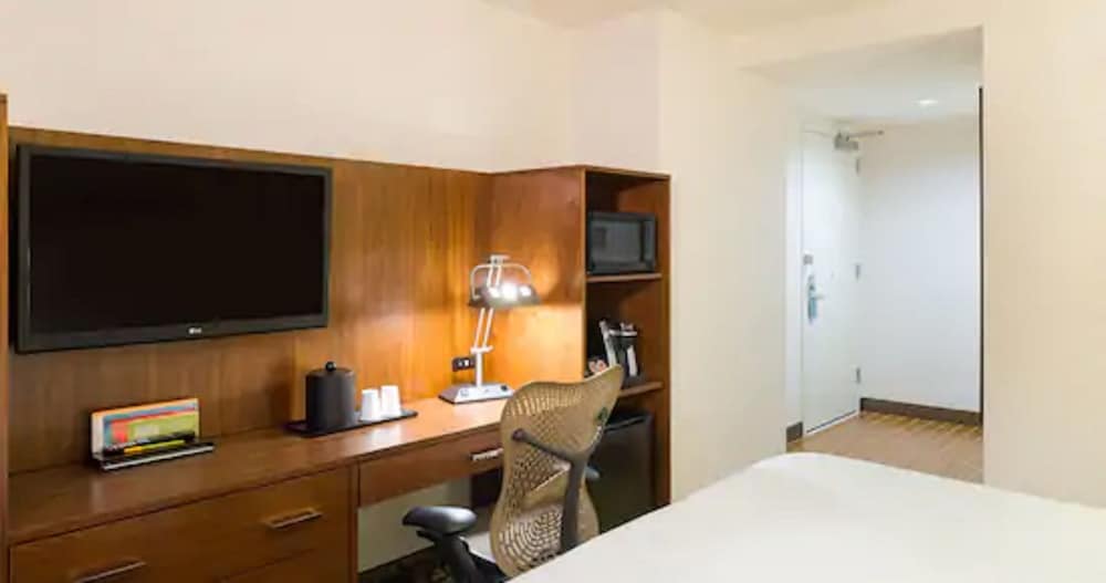 Deluxe Room, 1 Queen Bed, Non Smoking