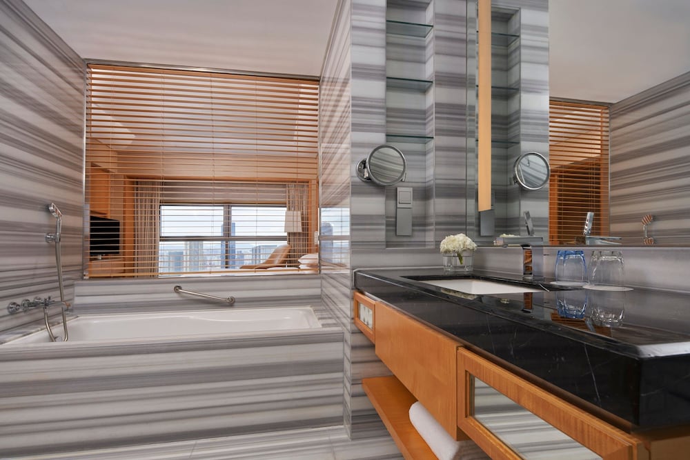 Deluxe Room, 1 King Bed, River View - Photo 4