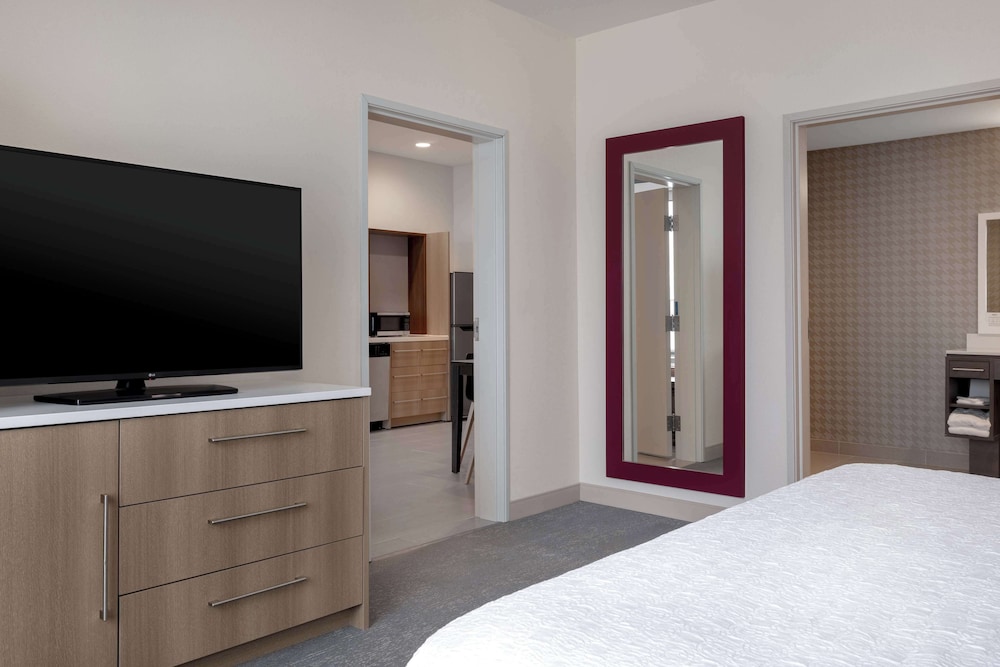 Suite, 1 Bedroom - Photo 3