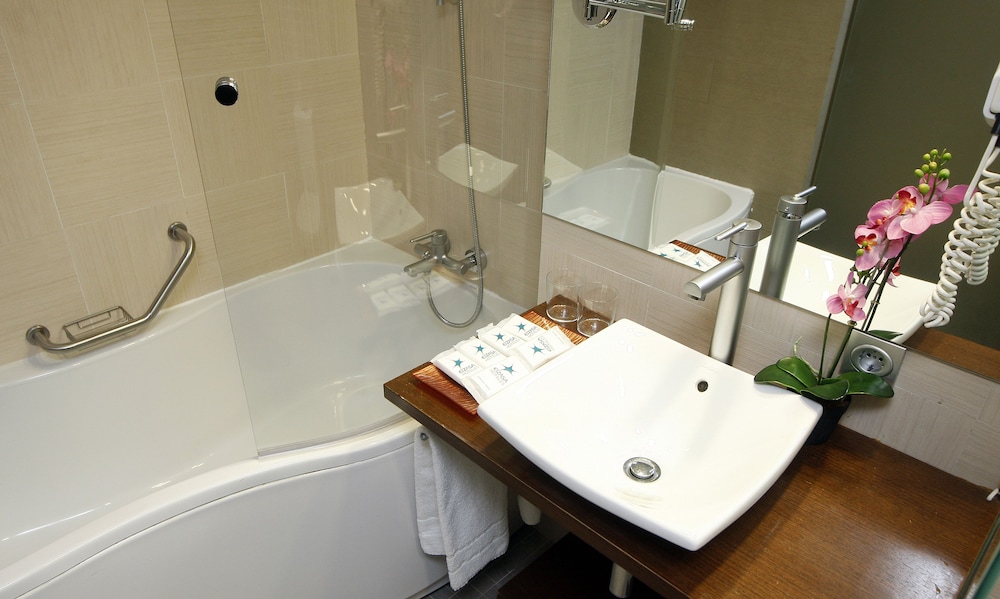 Double Room Single Use - Photo 2
