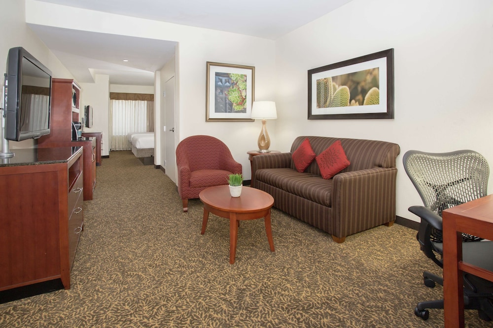 Junior Suite, 2 Queen Beds, Mobility Accessible, Roll-In Shower - Photo 1