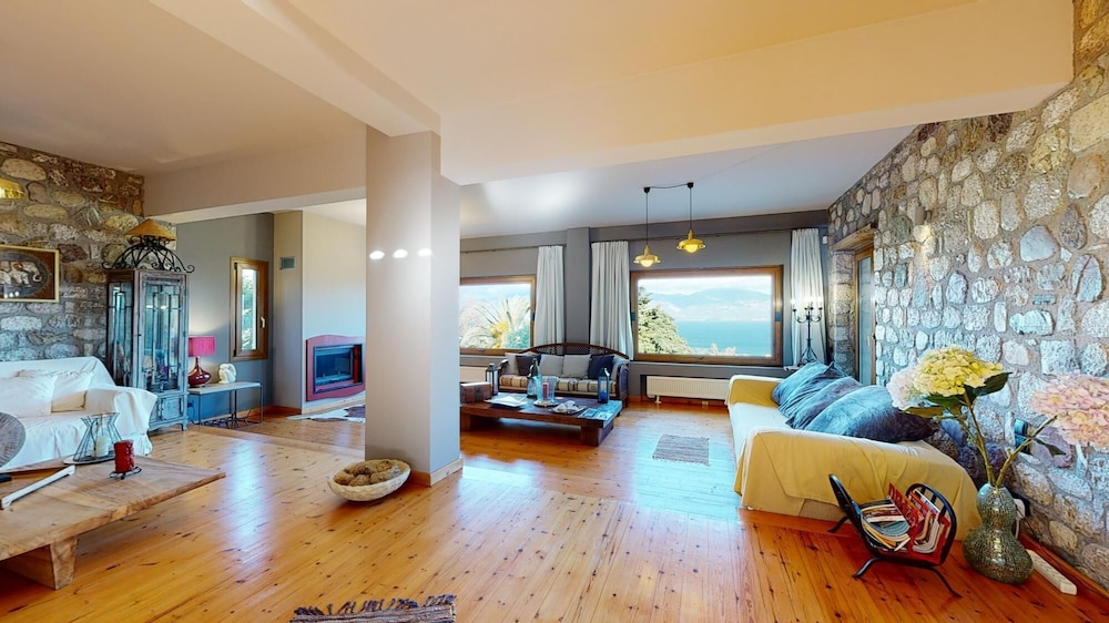 Villa, Accessible photo 1