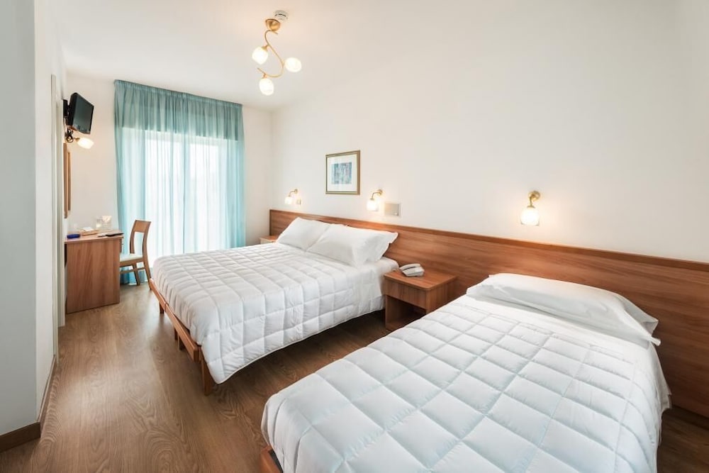 Standard Triple Room, Balcony photo 1