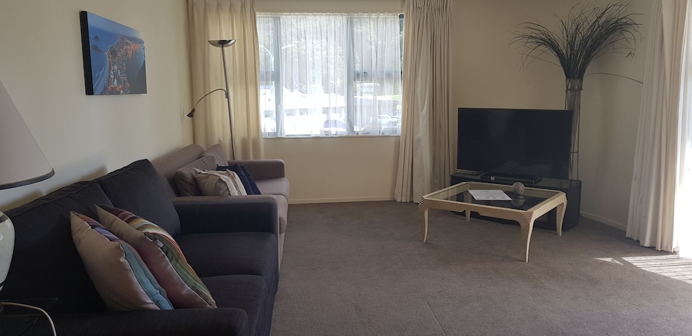 1 Bedroom Standard Suite photo 3
