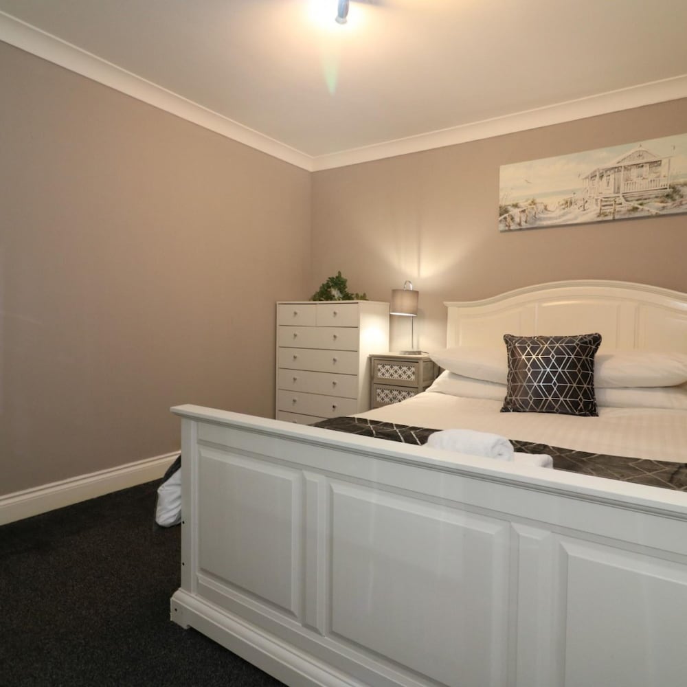 Apartment photo 2