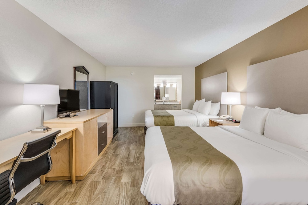 Standard Room, 2 Queen Beds, Smoking - Photo 1