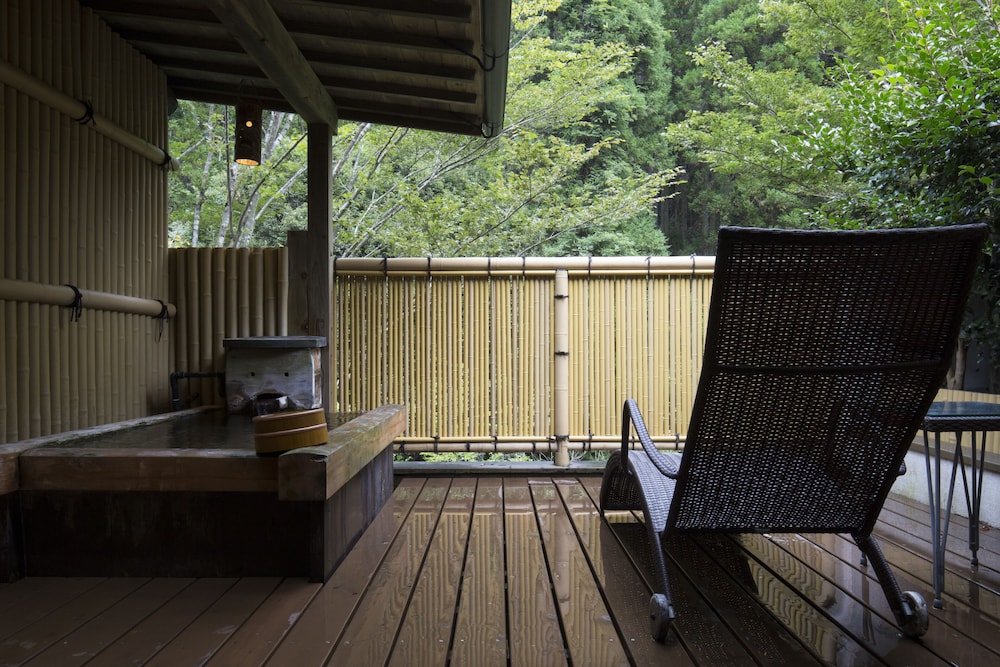 Superior Japanese-Western Style Room with Open-air Bath - Photo 5