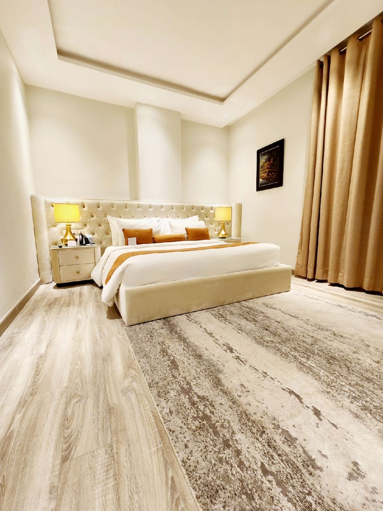 Premier Suite, 1 King Bed, Non Smoking, City View (with Extra Bed) - Photo 6