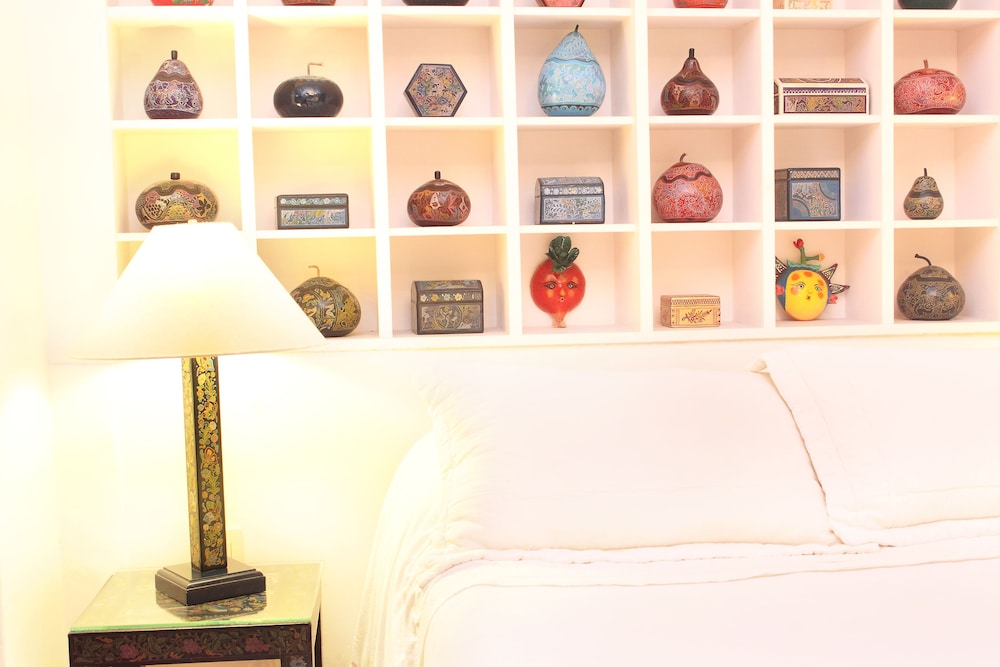 Premium King Room - Photo 8