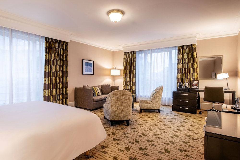 Junior Suite, 1 Queen Bed with Sofa bed - Photo 9