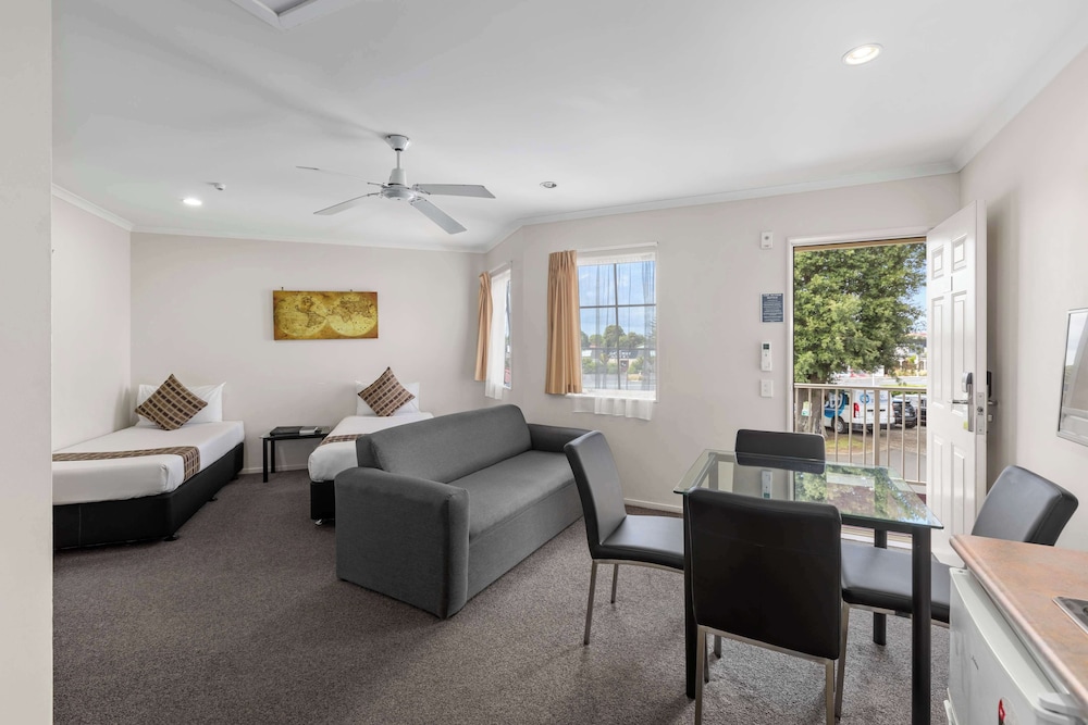 Deluxe Suite, 1 Queen Bed, Non Smoking, Kitchen