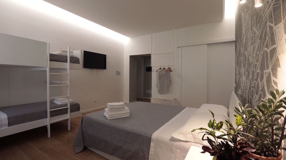 City Quadruple Room photo 3