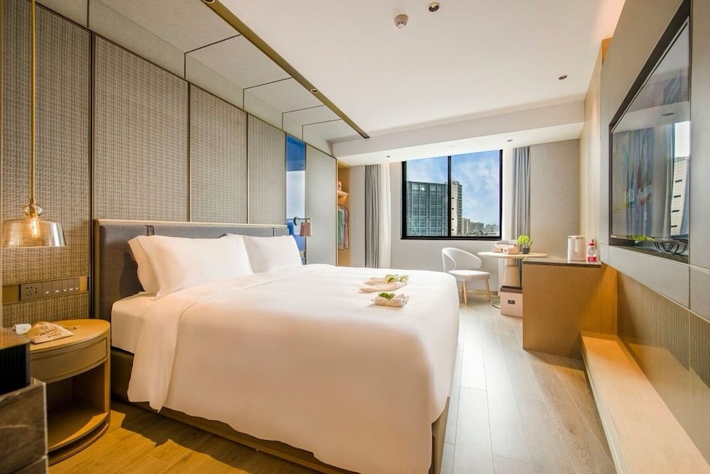 Superior Double Room, City View