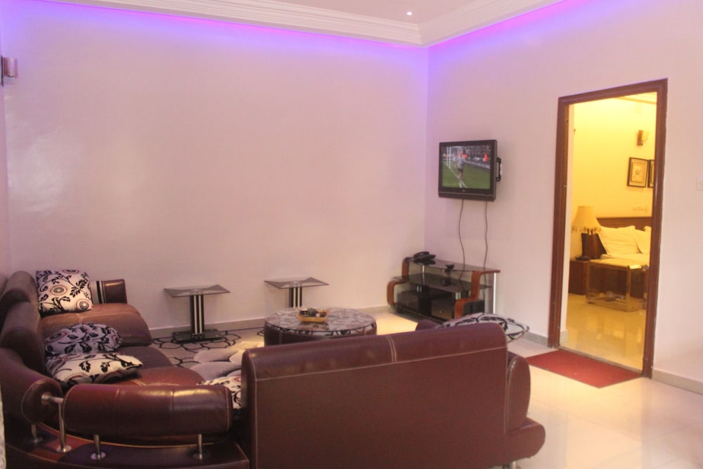 Executive Suite, 1 King Bed, Non Smoking photo 2