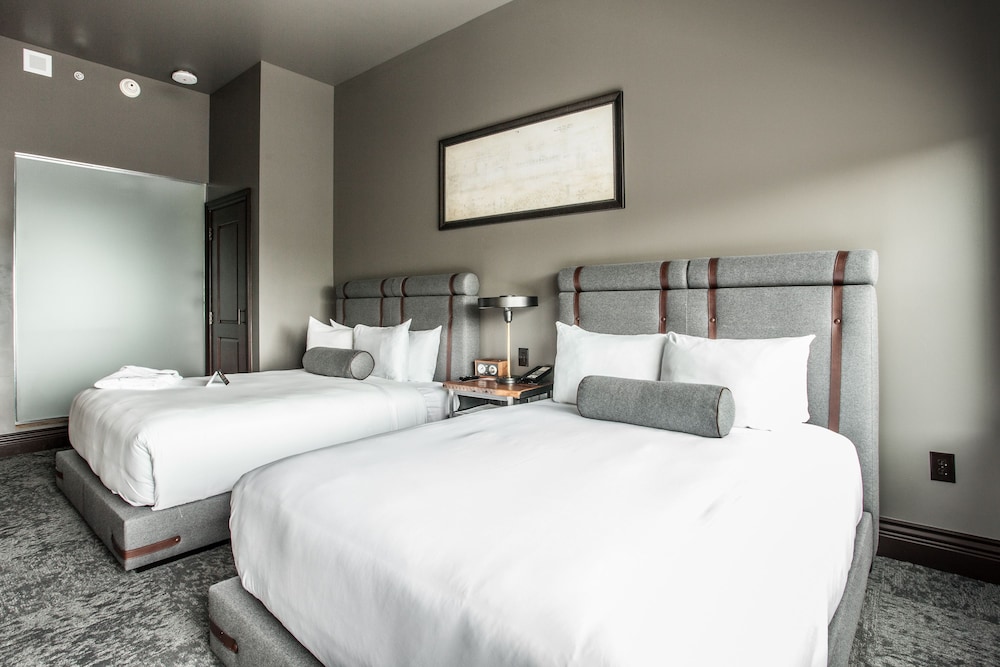 Traditional Room, 2 Queen Beds, Accessible