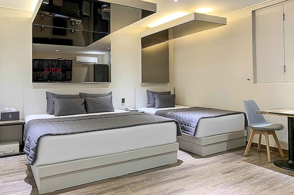 Premium Twin Room