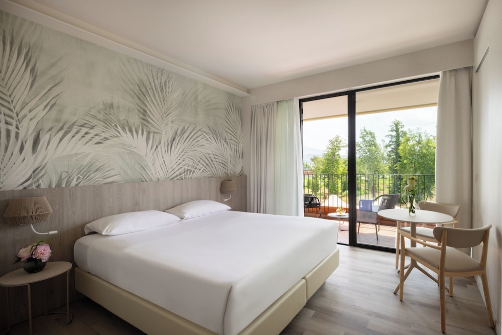 Deluxe Room - Photo 4