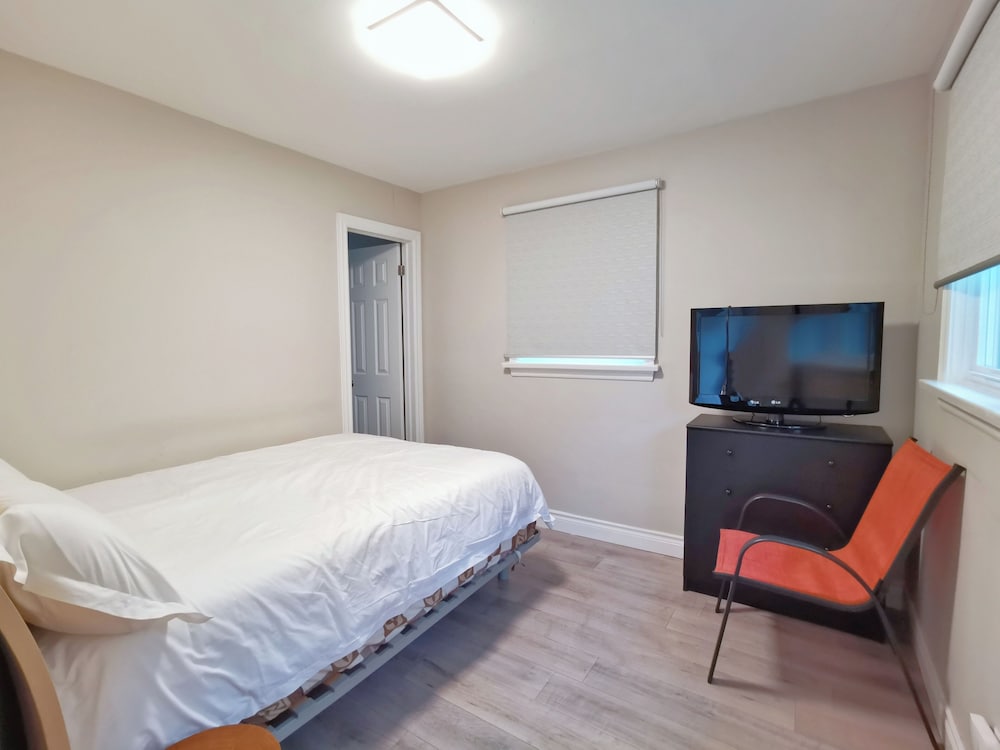 Three Bedrooms Cottage (Cottage #9, Sleeps 10) photo 3