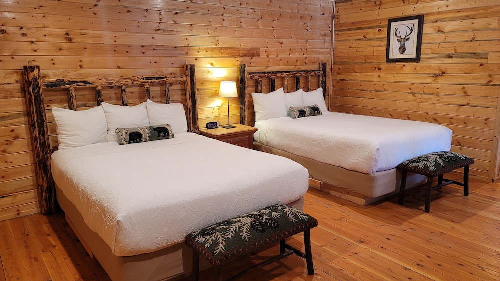 Superior Cabin, 2 Queen Beds