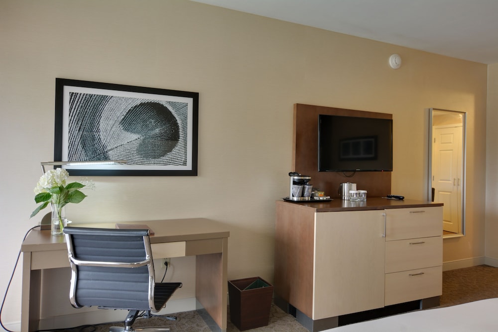 Classic Room, 2 Queen Beds - Photo 6