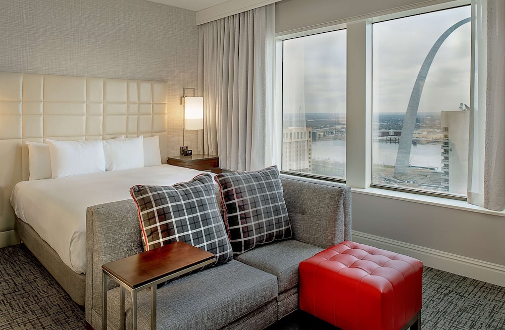 Suite, 1 King Bed photo 2