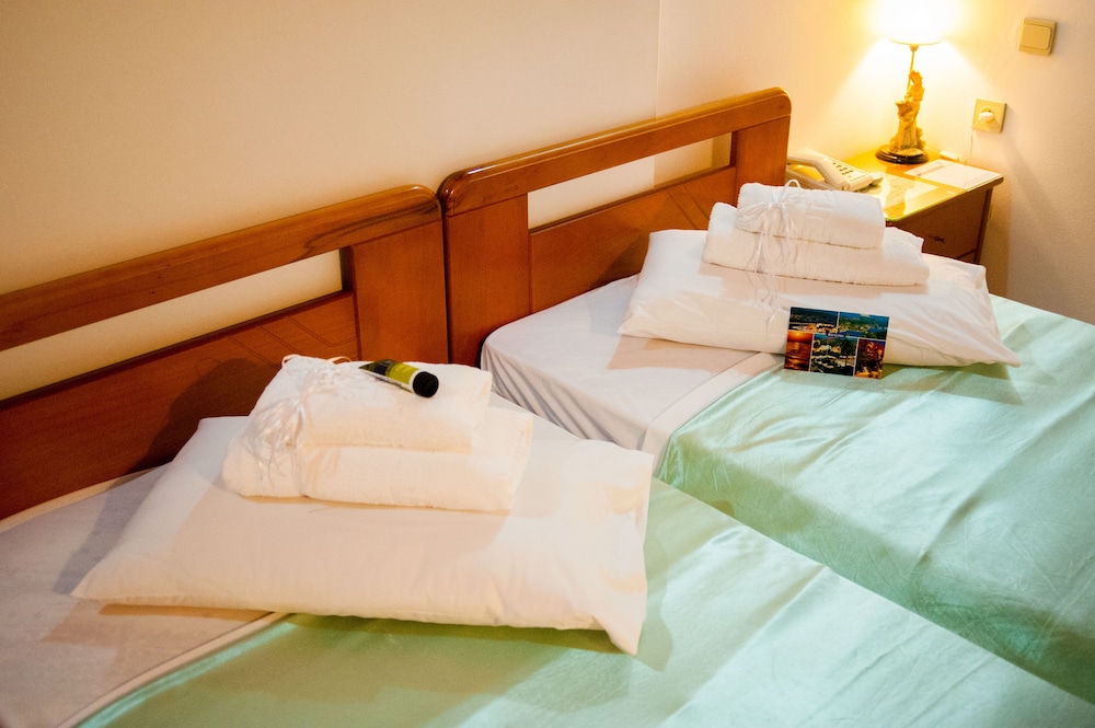 Single Room, Sea View