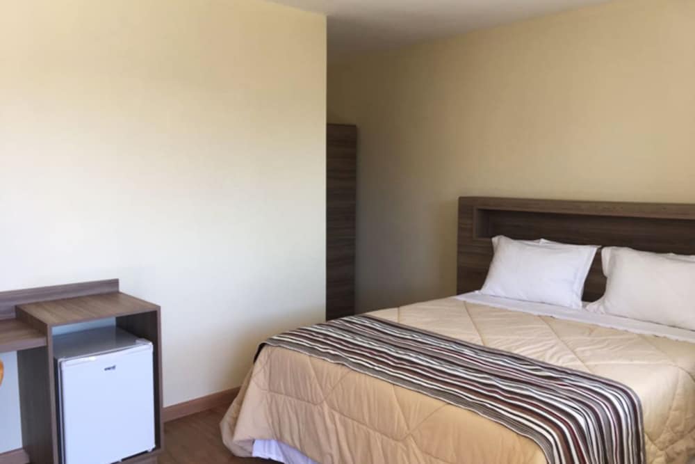 Deluxe Double Room, 1 King Bed, Air conditioning, Mountain View photo 2