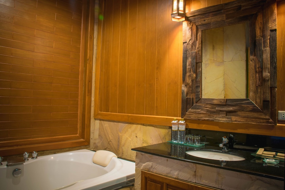Executive Pool Suite, Sea View - Photo 14