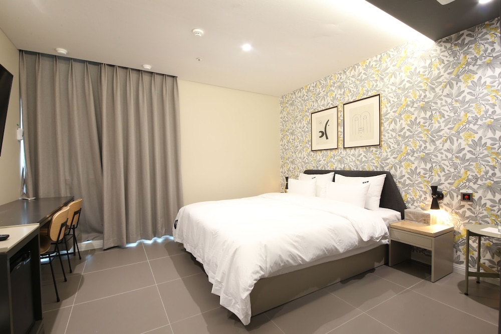 Deluxe Double Room - Photo 22
