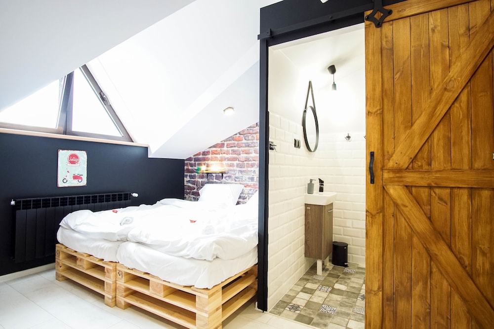 Studio, 3 Twin Beds photo 1