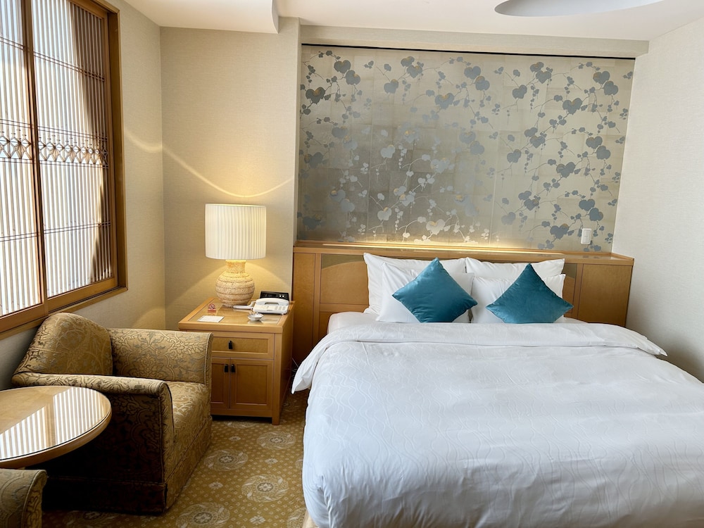 Deluxe Room, Jetted Tub photo 3